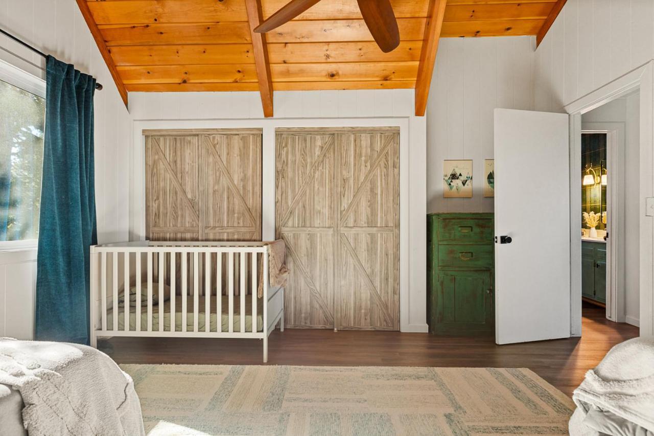 Romantic & Family Friendly Chalet In The Woods Лейк-Эрроухед Экстерьер фото