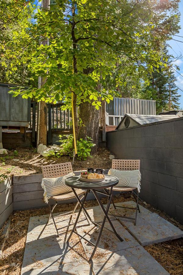 Romantic & Family Friendly Chalet In The Woods Лейк-Эрроухед Экстерьер фото