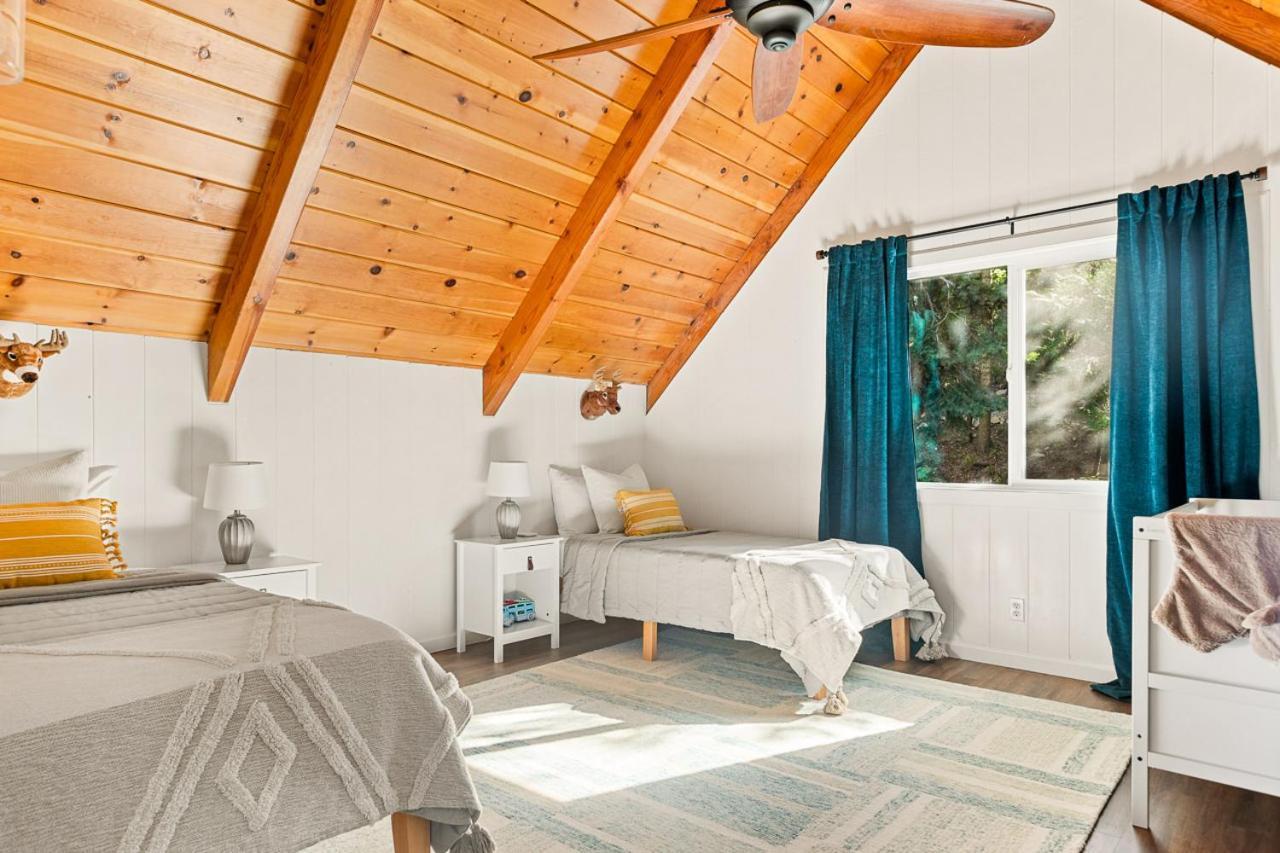Romantic & Family Friendly Chalet In The Woods Лейк-Эрроухед Экстерьер фото