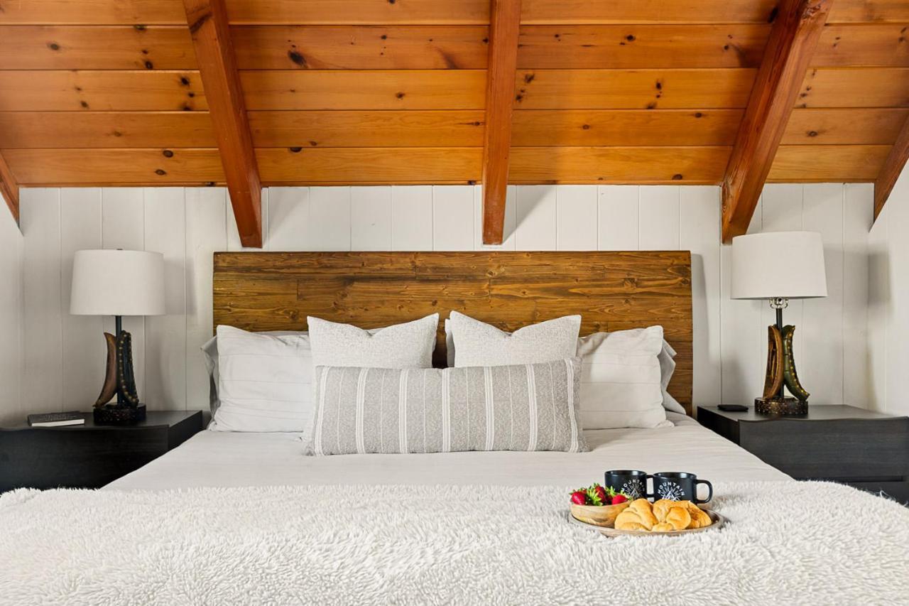 Romantic & Family Friendly Chalet In The Woods Лейк-Эрроухед Экстерьер фото